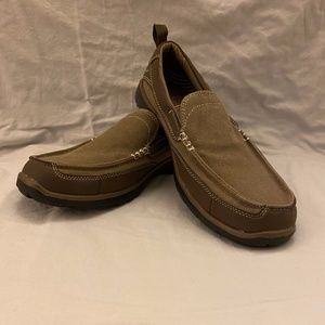 Men's casual loafer. Size 7.